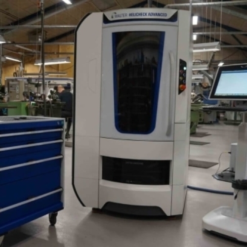 Automatisk CNC-slibemaskine anvendt til professionel værktøjsslibning af skærende værktøjer i sliberi.