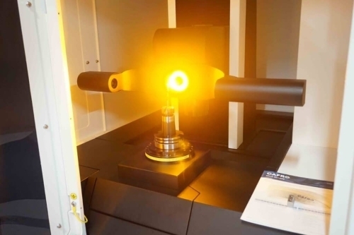 Optisk kvalitetskontrol og præcisionsmåling af skærende værktøj efter professionel værktøjsslibning.