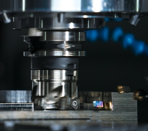 CNC-bearbejdning med skærende værktøj som del af professionel værktøjsslibning