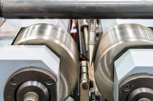 Præcisionsslibning af skærende værktøj på professionel slibemaskine